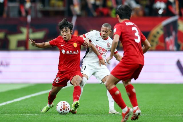 开云-罕见！中超刮起“西南风暴” 成都云南重庆霸榜前三